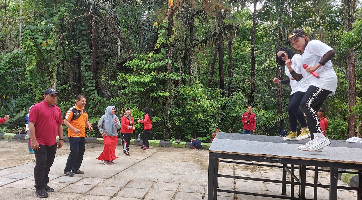 senam bersama di rest area