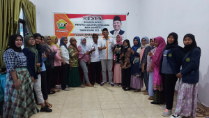 Anggota DPRD Provinsi Sulawesi Tenggara Partai Hanura Dapil IV Fajar Ishak Dg Jaya saat berkunjungu ke Kelurahan Kolese Kota Baubau Rabu (5/10)