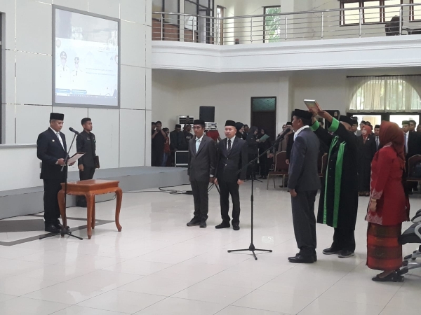 Walikota Baubau, H. Yusran Fahim, SE melantik LA Ode Faikin, S.Pi., M.Si sebagai Pejabat (Pj) Sekretaris Daerah (Sekda) Kota Baubau