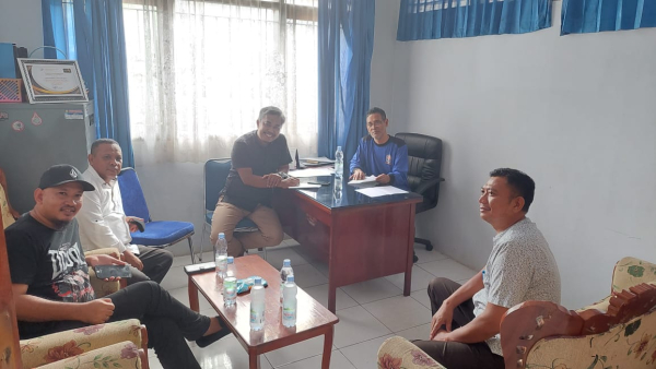 Kunjungan anggota DPRD Sultra di pelabuhan Ferry Baubau beberapa waktu lalu.  Foto : Dok. Gagassultra.com