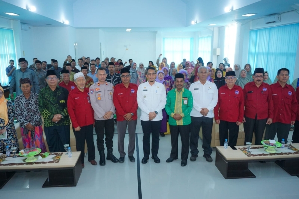 Pj Wali Kota Baubau, Muh Rasman Manafi bersama peserta dialog kerukunan umat beragama yang digelar Kementrain Agama Kota Baubau