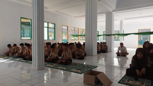 Kegiatan Yasinan Keluarga Besar SMAN 3 Baubau setiap Jumat