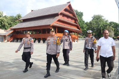 Kapolres Baubau, AKBP Bungin Masokan Misalayuk saat meninjau lokasi wosata benteng keraton buton