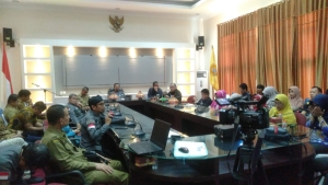 Rombongan Kaji Tiru Kabupaten Pangkep saat diterima di Ruang Rapat Kantor Wali Kota Baubau Senin (6/3/2023)