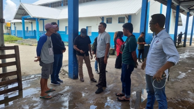 Fajar Ishak Sambangi Nelayan di TPI Wameo