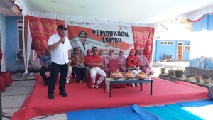Wali Kota Baubau La Ode Ahmad Monianse membuka kegiatan Lomba dalam rangka UT RI ke-78 di DInas PPKB Kota Baubau 