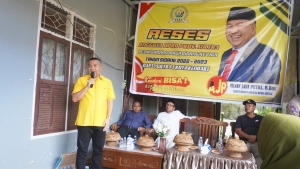 Aksan Jaya Putra (AJP) saat reses di kelurahan Ponggolaka