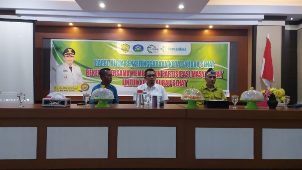 Pj Wali Kota Baubau saat menghadiri pembukaan Raker Forum Kota Baubau sehat Rabu (4/9/2024) 