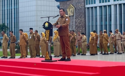 Wakil Gubernur Sultra, Hugua saat pimpin apel gabungan ASN