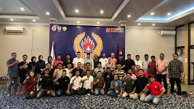 Foto bersama Ketua Koni Baubau Dio Aldiansyah bersama pengurus