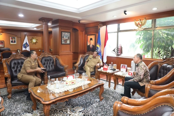 Gubernur Sultra,Andi sumangerukka saat audensi dengan Menteri Dalam Negeri,Tito Karnavian