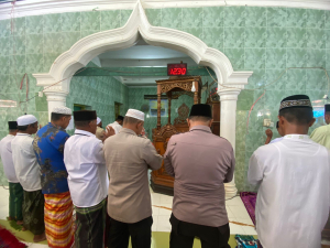 Shalat Gaib Personil Polres Baubau Untuk Mendoakan Korban Bencana di Cianjur