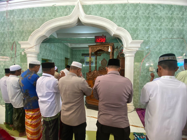 Shalat Gaib Personil Polres Baubau Untuk Mendoakan Korban Bencana di Cianjur