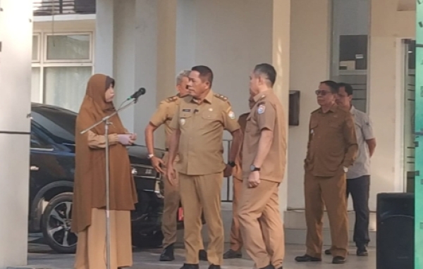 Wagub Sultra, Hugua saat sidak di Dinas Tanaman Pangan dan Peternakan Sultra