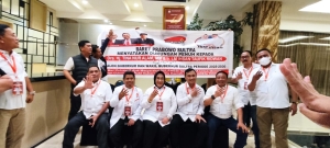 Paslon Gubernur dan  Wakil Gubernur Sultra No urut 4, Tina-Ikhsan bersama pengurus Baret Prabowo 