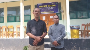 Kepala SMAN 3 Baubau La Ode Mustafa, S.Pd dan Koordinator Pengawasa Tes Substantif PPG Prajabatan Gel l Abdul Sawa, S.Pd 