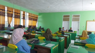 Suasana Rapat Perdana SMAN 3 Baubau yang dipimpin Kepala Sekolah La Ode Mustafa, S.Pd