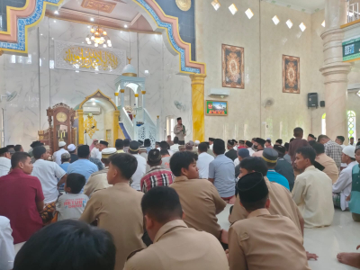 Plh Kapolres  Baubau AKBP Suharman Sanusi, SIK dihadapan Jamaah Masjid Nurul Ikhsan Kelurahan Bone-Bone Jumat (11/11)
