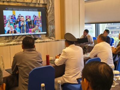 Mayjend TNI (Purn) Andi Sumangerukka memimpin rapat koordinasi perdana pimpinan SKPD dan staf melalui zoom