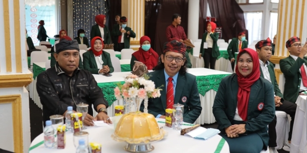 Wali Kota Baubau La Ode Ahmad Monianse Bersama Ketua IDI Sultra dan Ketua IDI Kota Baubau pada Momen Pelantikan Pengurus IDI Baubau Periode 2022 - 2025 Sabtu (11/2/2023)