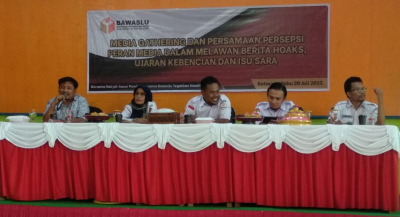 komisioner Bawaslu Buton SWelatan dan Ketua PWI Baubau, La Ode Aswarlin,SH 