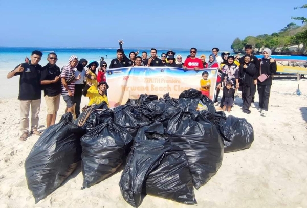 Tumpukan sampah Plastik yang berhasil dikumpulkan Komunitas Trash Hero Baubau di Pantai NIrwana Minggu (5/11/2023)