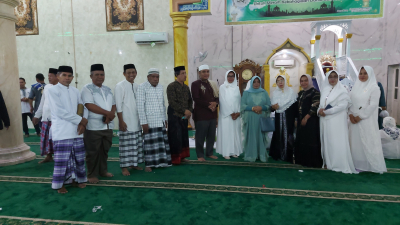 Suasana Peringatan Maulid Nabi Muhammad SAW di Masjid Nurul Ikhsan Bone-Bone. Turut hadir Sekda Kota Baubau Roni Muhtar dan Ketua GOW Kota Baubau Wa Ode Nursanti Monianse