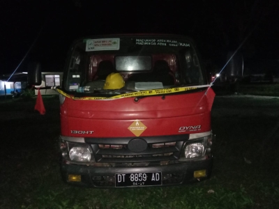 Barang buti berupa truk tangki berisi minyak tanah bersubsidi yang sudah diamanakan di Mako Polres Buteng