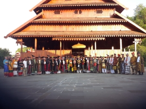 Foto bersama lembaga adat kerajaan kesultanan buton dan kerjaan kulisusu, Sabtu ( 08/022025)