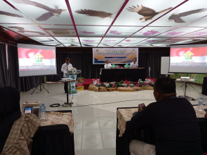 Kadis koperasi dan UMKM Sultra, Laode Saifuddin disalah satu akegiatan bimtek pelaku koperasi