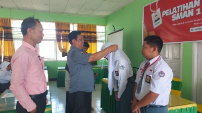 Kepala SMAN 1 dan SMAN 3 Baubau Saat Pembukaan Pelatihan Jurnalis Siswa siswi SMAN 1 Baubau yang diselenggarakan di SMAN 3 Baubau