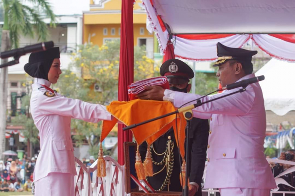 Wali Kota Baubau, La Ode Ahmad Monianse saat menjadi irup peringatan detik-detik Proklamasi tyang dipusatkan di Lapangan Lembah Hijau, Kota Baubau, Sulawesi Tenggara