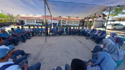 Para Siswa SMAN 3 Baubau saat berada di Kantor KPUD Baubau untuk mengikuti salah satu kegiatan Projek Penguatan Profil Pelajar Pancasila dengan tema Suara Demokrasi Kamis (5/10/2023)