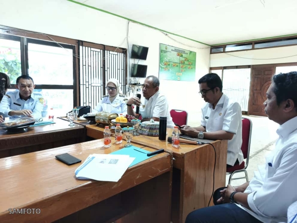 Wali Kota Baubau, H. Yusran Fahim (tengah), Wakil Wali Kota, WA Ode Hamsinah Bolu (kiri) 