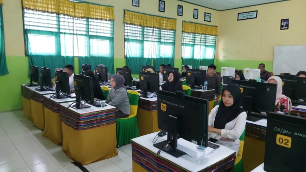 Suasana Tes Substantif Pendidikan Profesi Guru (PPG) pra jabatan tahun 2024 di SMAN 3 Baubau