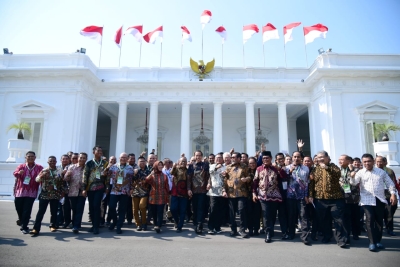 Presiden Joko Widodo bersam pengrus PWI foto bersama didepan Istana Negara   Foto : IST