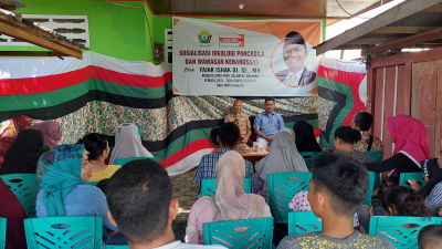 Anggota DPRD Sultra, Fajar Ishak Daeng Jaya, SE, MH saat melakukan sosialiasi wawasan kebangsaan di Kec. Batupoaro